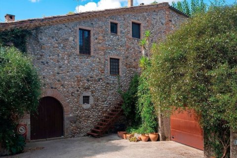 Сasa de 12 dormitorios en venta en Cataluña, Spain № 8129 - foto 12