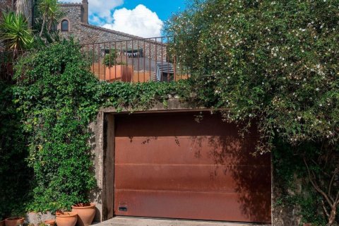 Сasa de 12 dormitorios en venta en Cataluña, Spain № 8129 - foto 11
