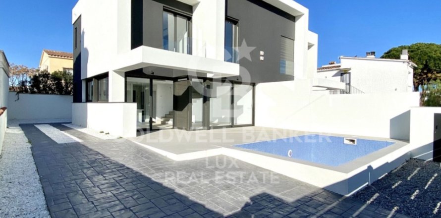 Сasa de 4 dormitorios en venta en Empuriabrava, Gerona, Cataluña, Spain № 5969