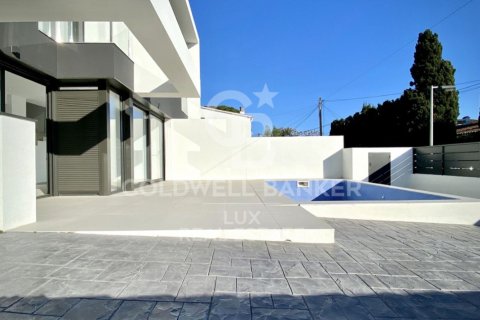 Сasa de 4 dormitorios en venta en Empuriabrava, Gerona, Cataluña, Spain № 5969 - foto 11
