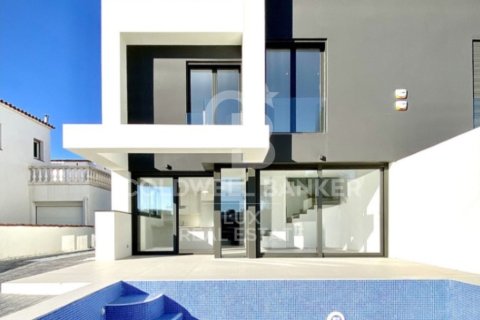 Сasa de 4 dormitorios en venta en Empuriabrava, Gerona, Cataluña, Spain № 5969 - foto 2