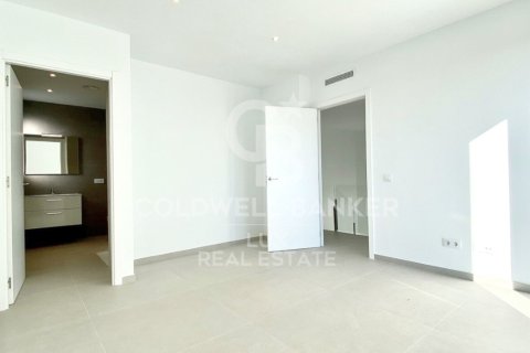 Сasa de 4 dormitorios en venta en Empuriabrava, Gerona, Cataluña, Spain № 5969 - foto 6
