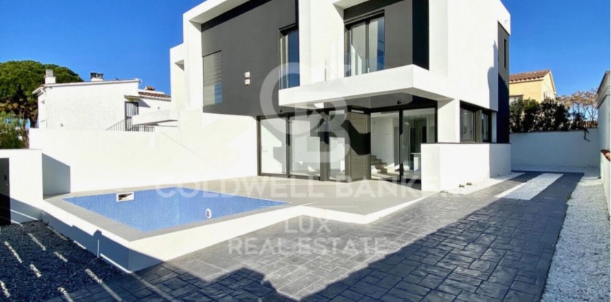 4 bedrooms house for sale in Empuriabrava, Girona, Catalonia, Spain № 5966