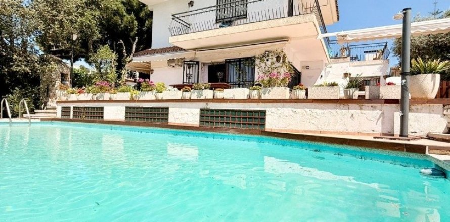 Сasa de 7 dormitorios en venta en Calafell, Tarragona, Cataluña, Spain № 4842