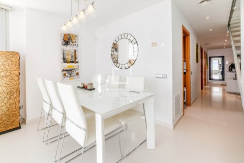 Apartamento de 3 dormitorios en venta en Sitges, Barcelona, Cataluña, Spain № 3948 - foto 12