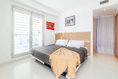 Apartamento de 3 dormitorios en venta en Sitges, Barcelona, Cataluña, Spain № 3948 - foto 19
