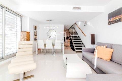 Apartamento de 3 dormitorios en venta en Sitges, Barcelona, Cataluña, Spain № 3948 - foto 16