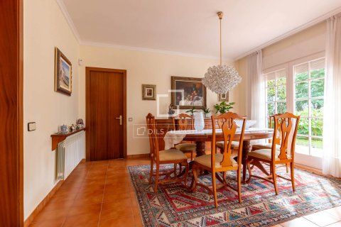 Villa de 6 dormitorios en venta en Sant Just Desvern, Barcelona, Cataluña, Spain № 3942 - foto 18