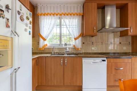 Villa de 6 dormitorios en venta en Sant Just Desvern, Barcelona, Cataluña, Spain № 3942 - foto 25