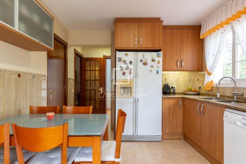 Villa de 6 dormitorios en venta en Sant Just Desvern, Barcelona, Cataluña, Spain № 3942 - foto 24