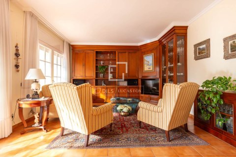 Villa de 6 dormitorios en venta en Sant Just Desvern, Barcelona, Cataluña, Spain № 3942 - foto 11