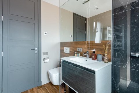 Apartamento de 2 dormitorios en venta en Barcelona, Cataluña, Spain № 6188 - foto 21