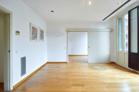 Apartamento de 2 dormitorios en venta en Barcelona, Cataluña, Spain № 6186 - foto 13