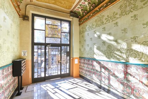 Apartamento de 2 dormitorios en venta en Barcelona, Cataluña, Spain № 6186 - foto 21