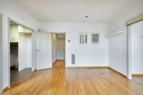 Apartamento de 2 dormitorios en venta en Barcelona, Cataluña, Spain № 6186 - foto 14