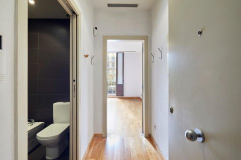 Apartamento de 2 dormitorios en venta en Barcelona, Cataluña, Spain № 6186 - foto 9