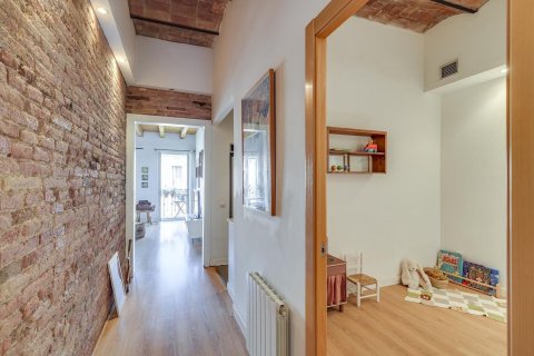 Купить квартиру в Барселона, Испания с 3 комнаты, 69м², № 6189 - фото 15