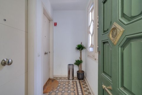 Купить квартиру в Барселона, Испания с 3 комнаты, 69м², № 6189 - фото 3