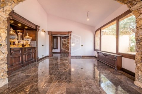 Villa de 4 dormitorios en venta en Blanes, Gerona, Cataluña, Spain № 919 - foto 13