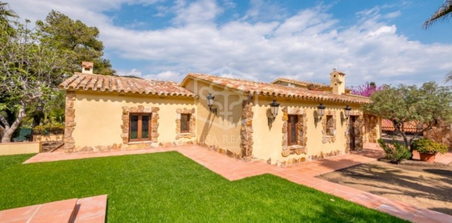 Villa de 4 dormitorios en venta en Blanes, Gerona, Cataluña, Spain № 919