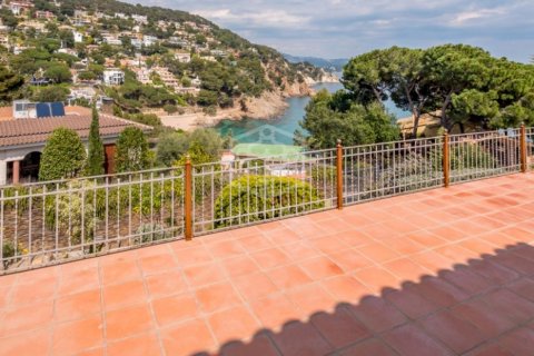 Villa de 4 dormitorios en venta en Blanes, Gerona, Cataluña, Spain № 919 - foto 7