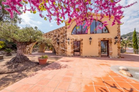 Villa de 4 dormitorios en venta en Blanes, Gerona, Cataluña, Spain № 919 - foto 3