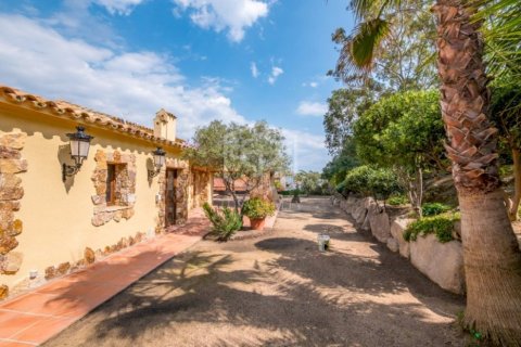 Villa de 4 dormitorios en venta en Blanes, Gerona, Cataluña, Spain № 919 - foto 2