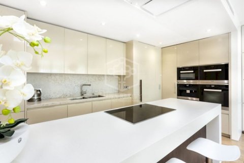 Apartamento de 4 dormitorios en venta en Barcelona, Cataluña, Spain № 915 - foto 9
