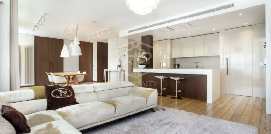 Apartamento de 4 dormitorios en venta en Barcelona, Cataluña, Spain № 915