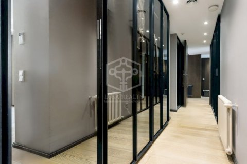 Apartamento de 4 dormitorios en venta en Barcelona, Cataluña, Spain № 915 - foto 21