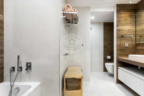Apartamento de 4 dormitorios en venta en Barcelona, Cataluña, Spain № 915 - foto 17