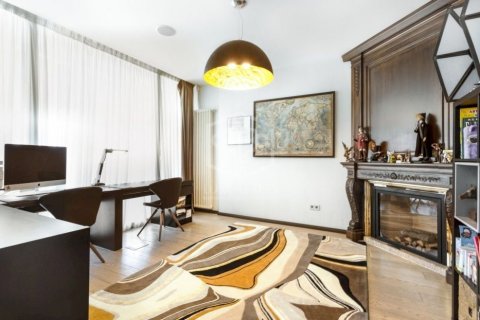 Apartamento de 4 dormitorios en venta en Barcelona, Cataluña, Spain № 915 - foto 12