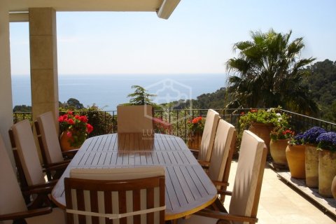 Villa de 7 dormitorios en venta en Blanes, Gerona, Cataluña, Spain № 917 - foto 2