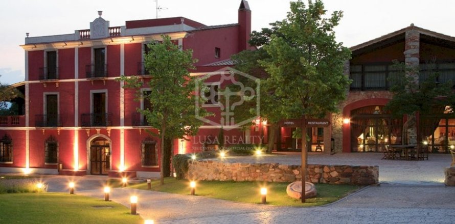 Propiedad comercial de 12 dormitorios en venta en Barcelona, Cataluña, Spain № 918