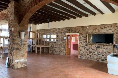 Propiedad comercial de 12 dormitorios en venta en Barcelona, Cataluña, Spain № 918 - foto 11
