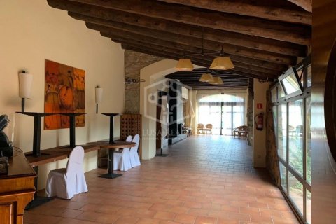 Propiedad comercial de 12 dormitorios en venta en Barcelona, Cataluña, Spain № 918 - foto 10