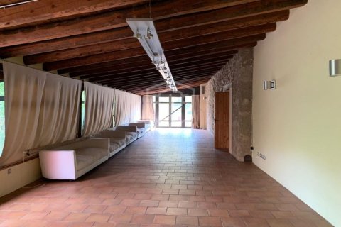 Propiedad comercial de 12 dormitorios en venta en Barcelona, Cataluña, Spain № 918 - foto 12