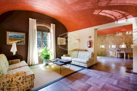 Propiedad comercial de 12 dormitorios en venta en Barcelona, Cataluña, Spain № 918 - foto 8