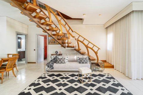 Ático de 3 dormitorios en venta en Barcelona, Cataluña, Spain № 8650 - foto 8