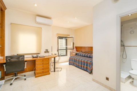 Ático de 3 dormitorios en venta en Barcelona, Cataluña, Spain № 8650 - foto 20