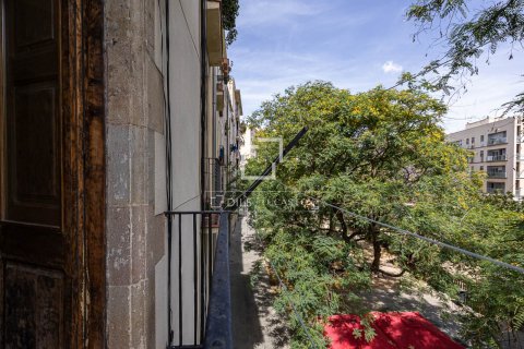 Купить квартиру в Барселона, Испания с 1 спальня, 42м², № 8647 - фото 2