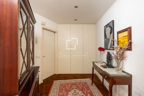 Купить квартиру в Барселона, Испания с 3 спальни, 124м², № 8640 - фото 10