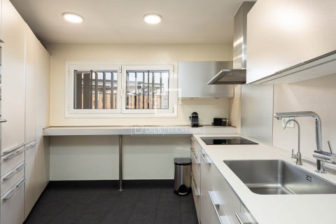 Купить квартиру в Барселона, Испания с 3 спальни, 124м², № 8640 - фото 3