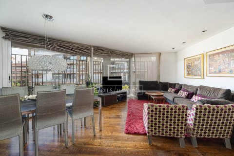 Купить квартиру в Барселона, Испания с 3 спальни, 124м², № 8640 - фото 2