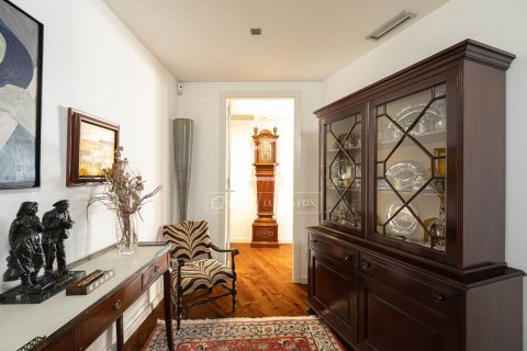 Купить квартиру в Барселона, Испания с 3 спальни, 124м², № 8640 - фото 4