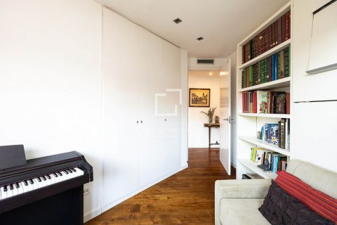 Купить квартиру в Барселона, Испания с 3 спальни, 124м², № 8640 - фото 19