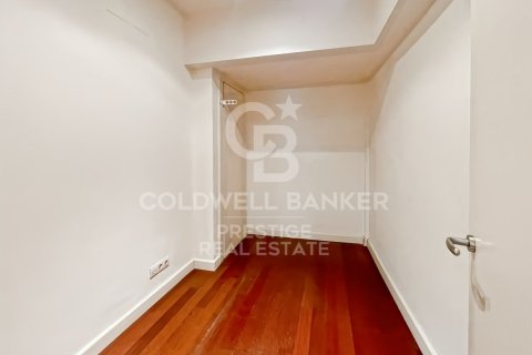 Apartamento de 3 dormitorios en venta en Barcelona, Cataluña, Spain № 7846 - foto 12