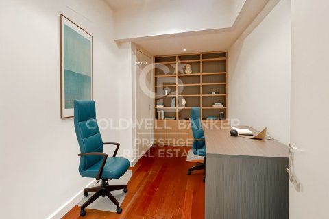 Apartamento de 3 dormitorios en venta en Barcelona, Cataluña, Spain № 7846 - foto 13
