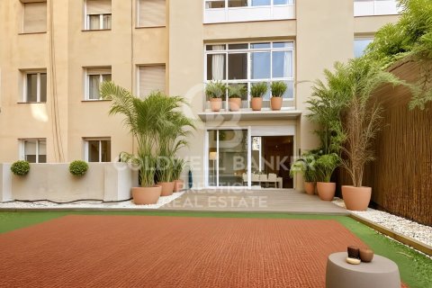 Apartamento de 3 dormitorios en venta en Barcelona, Cataluña, Spain № 7846