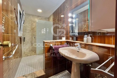 Apartamento de 5 dormitorios en venta en Barcelona, Cataluña, Spain № 7847 - foto 8